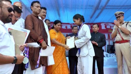 आन बान शान से लहराया तिरंगा, शहीदों को दी गई श्रद्धांजलि, सांस्कृति कार्यक्रमों का हुआ आयोजन