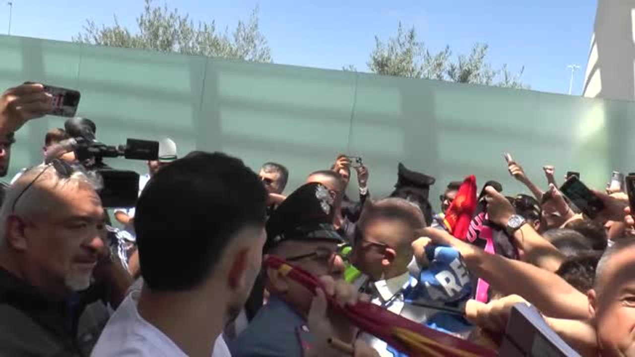 Roma-fans feiern sanches- und paredes-ankunft