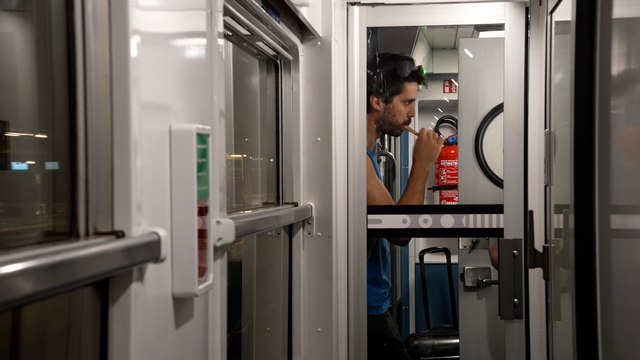 « C'est sport ! » : dans les coulisses du train de nuit Paris-Lourdes en plein rush du 15 août