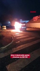 Vídeo mostra Uno sendo destruído pelas chamas