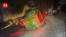 Camión recolector de basura cae en socavón e Baja California
