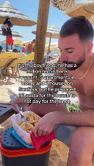 “È milionario, ma si è portato la pasta da 1 euro in spiaggia”: