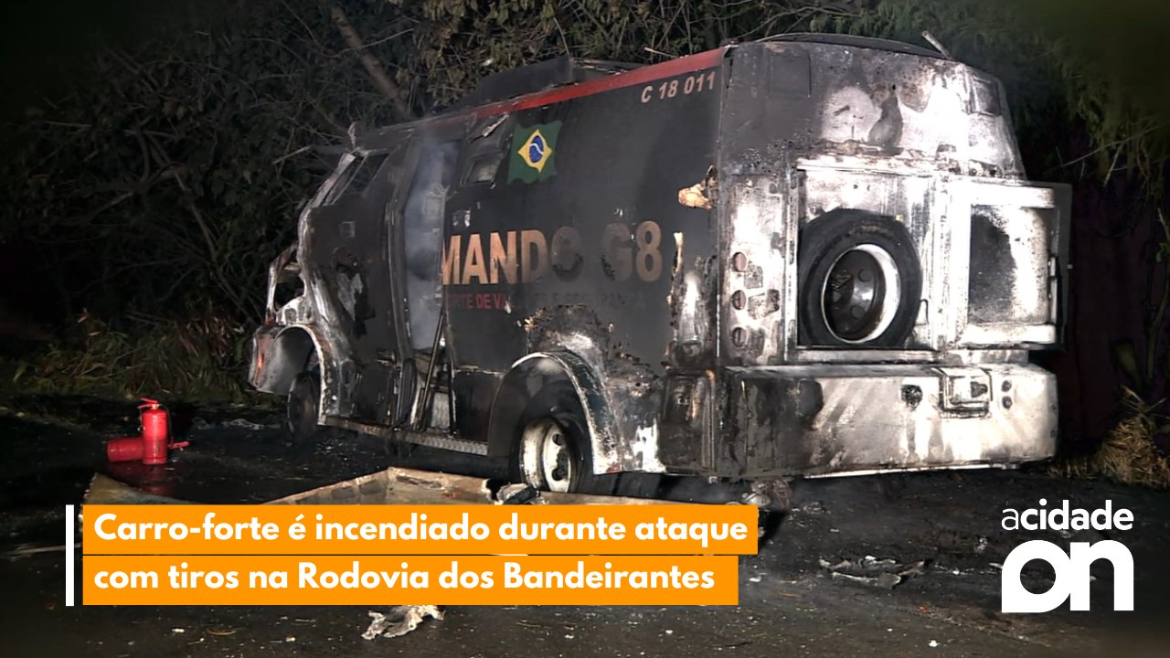 Carro-forte é incendiado durante ataque com tiros na Rodovia dos Bandeirantes.