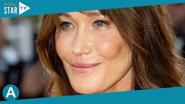 Carla Bruni et Nicolas Sarkozy Leur fille Giulia, véritable préado avec ses longs cheveux blonds,