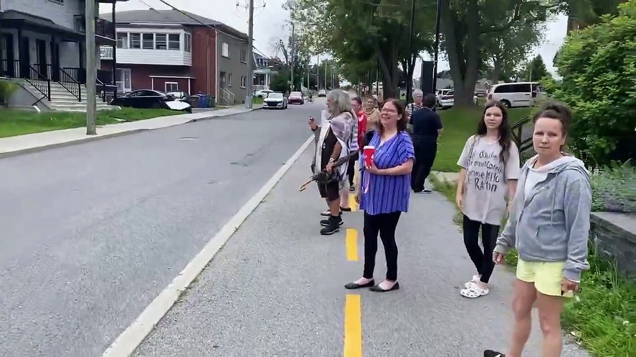 Manifestation devant la SPCA de Beauharnois