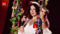 ¡Ya eres mexicana! Lana del Rey baja del escenario en concierto; se toma fotos con fans