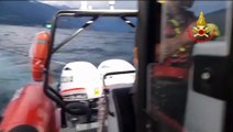 Naufragio nel Lago di Como, il recupero del motoscafo affondato a causa della bomba d'acqua a Dervio