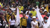 Con menor asistencia que otra veces algunos colombianos protestan en contra del Gobierno Petro
