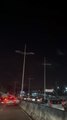 Motoristas flagram postes sem iluminação em avenida movimentada de Salvador