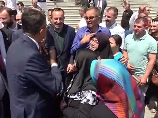 Hakkari Valiliğine atanan Ali Çelik, yeni görev yerine alkışlarla uğurlandı