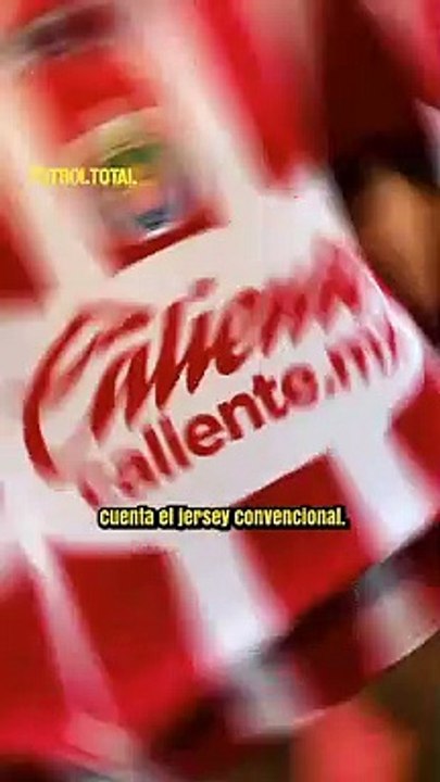 Las diferencias entre Jersey Chivas PUMA de aficionado y de jugador.