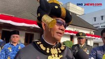 Pimpin Upacara HUT Ke-78 RI di Kemenko Polhukam, Mahfud MD Kenakan Baju Adat Mandailing