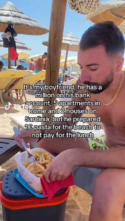 “È milionario, ma si è portato la pasta da 1 euro in spiaggia”