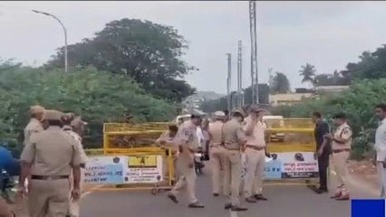 విశాఖపట్నం జిల్లా: గంగవరం పోర్టు వద్ద భారీగా మోహరించిన పోలీసులు