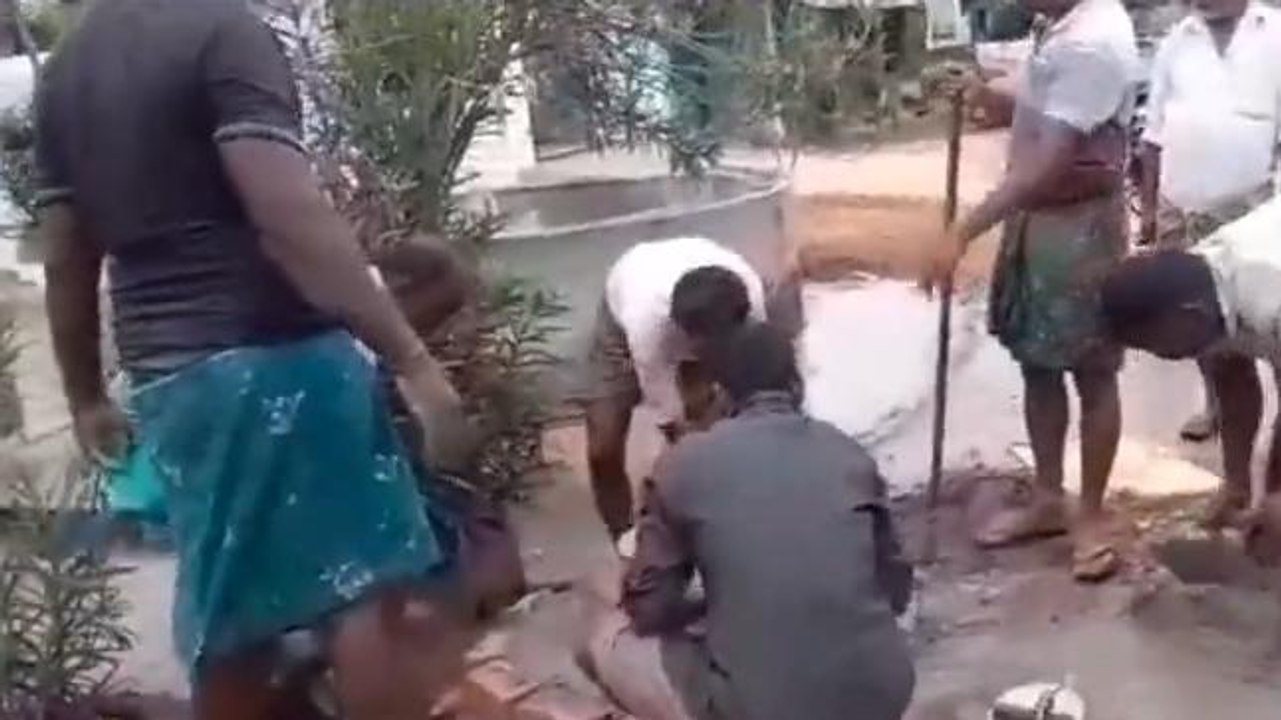 శ్రీకాకుళం జిల్లా: టీడీపీ దిమ్మె ధ్వంసం.. ఆగ్రహంలో నేతలు