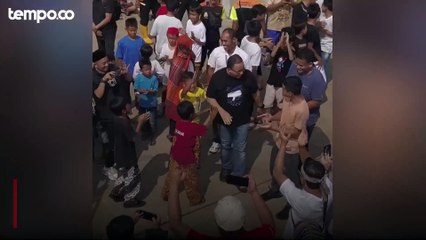 Anies Baswedan Ikut Lomba Tambang bersama Warga Lebak Bulus