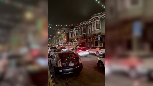 Amerika'da sürücüsüz trafiğe çıkan taksiler, internet kesintisi sonrası yolda kaldı