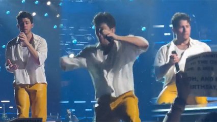 Nick Jonas Stage Fall Video पर Fans Shocking Reaction Viral | Boldsky