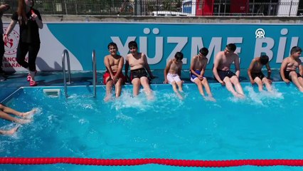 Ağrı'da 5 yılda 25 bin çocuk kulaç atmayı öğrendi