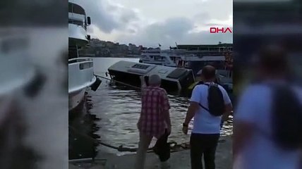 Eminönü'nde halk otobüsü denize düştü