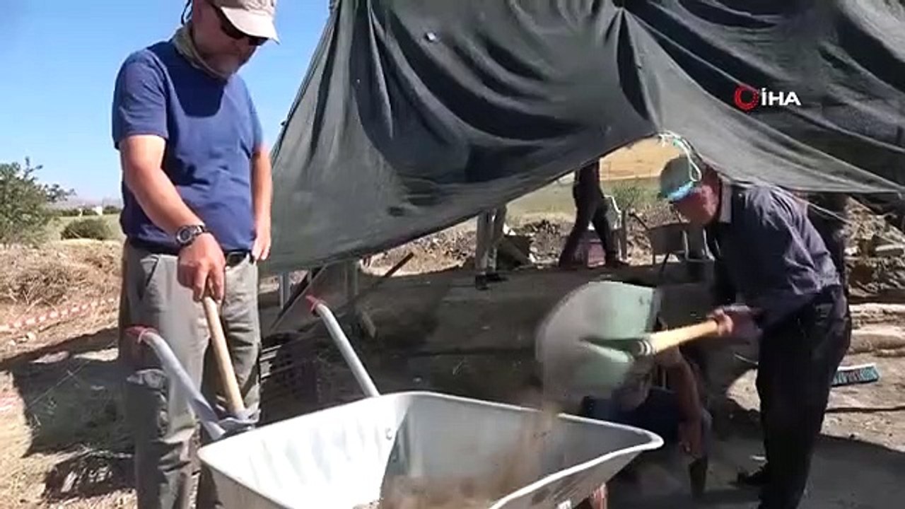 Les mosaïques de sol historiques trouvées sur le terrain sont déterrées