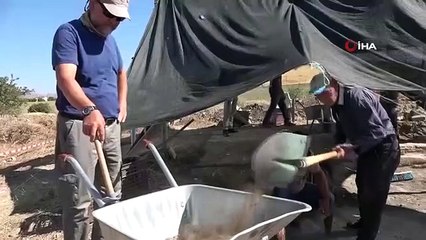 Les mosaïques de sol historiques trouvées sur le terrain sont déterrées