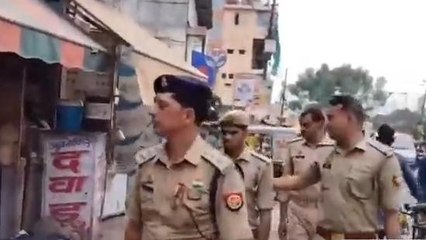 ललितपुर: रोड किनारे अतिक्रमण पर पुलिस का चला हंटर,देखें पूरा वीडियो