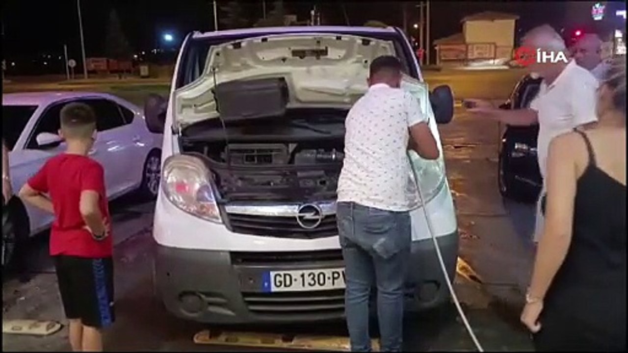 Yaramaz kedi aracın motor kısmında 400 kilometrelik yolculuk yaptı