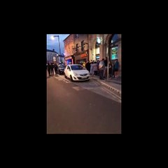 İrlanda'da para dağıtan bozuk ATM'nin önünde kuyruk oluştu