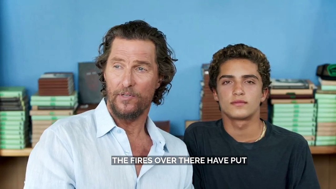 Hawaï: L’acteur Matthew McConaughey finance un avion chargé de produits de première nécessité pour venir en aide aux sinistrés après les incendies meurtriers - VIDEO