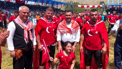 ANTALYA - Gökbel Yaylası Yağlı Güreşleri'nde başpehlivanlığı Ali Gürbüz kazandı