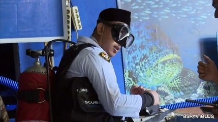 Indonesia, alzabandiera subacquea per feteggiare 78 anni d'indipendenza