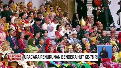 Tawa Jokowi Lihat Salah Satu Pemenang Baju Adat Terbaik, Pakai Peci Menjulang Tinggi