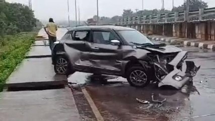 శ్రీకాకుళం జిల్లా: సినిమాని తలపించే ఘటన.. 6అడుగులు గాల్లోకి ఎగిరిన కారు