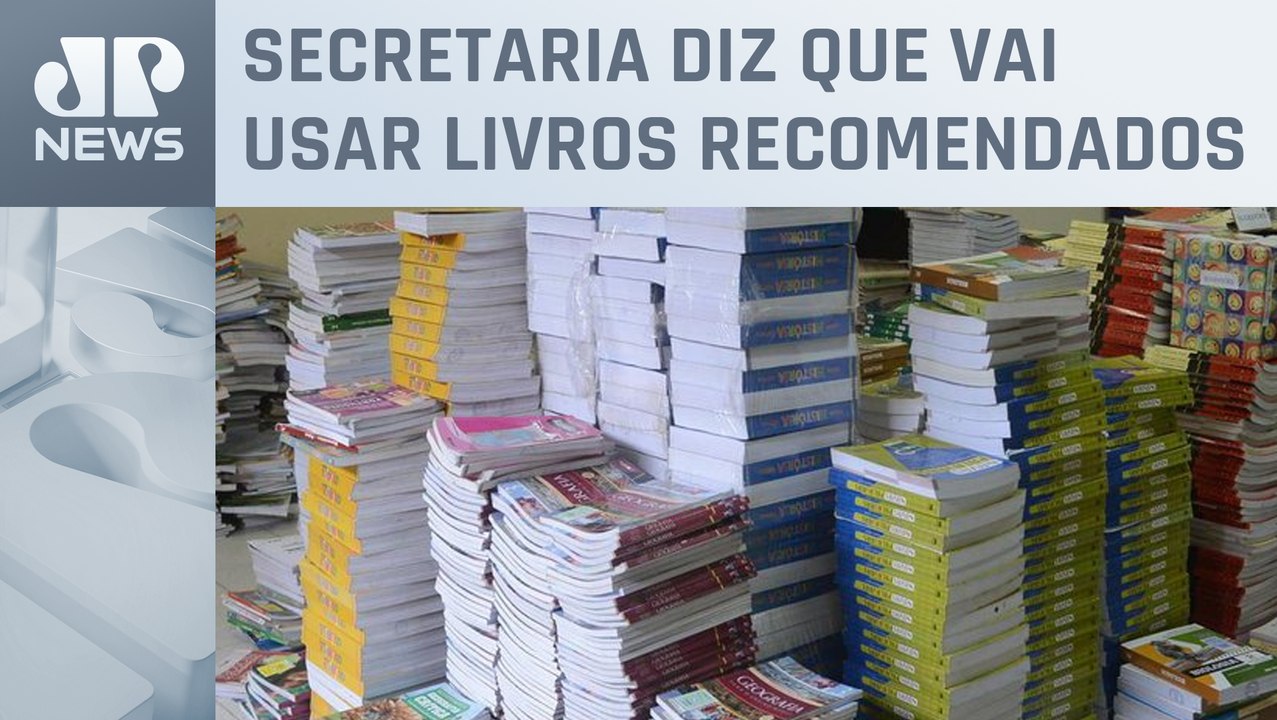 Governo de SP volta atrás e anuncia que vai usar livros didáticos físicos do MEC