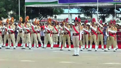 11 प्लाटूनों ने भव्य एवं आकर्षक परेड का किया प्रदर्शन
