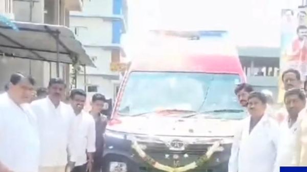 కామారెడ్డి: నూతన అంబులెన్స్‌లను ప్రారంభించిన పోచారం