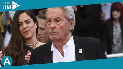 C'est un grand garçon !  Alain Delon harcelé par Hiromi Rollin  Un célèbre proche du clan prend