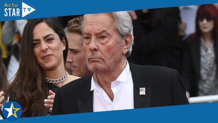 C'est un grand garçon !  Alain Delon harcelé par Hiromi Rollin  Un célèbre proche du clan prend