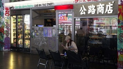 Jovens chineses lidam com desemprego