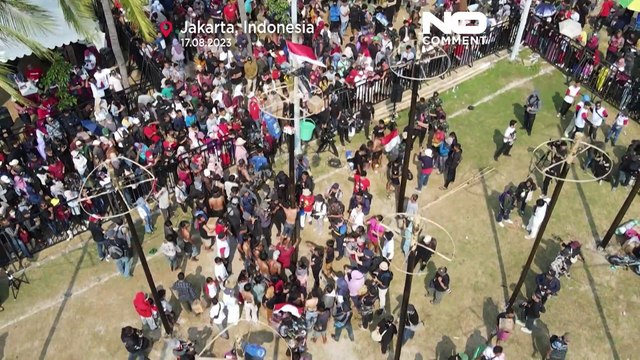 Indonesia, Giacarta, gara di arrampicata sul palo per il giorno dell'indipendenza