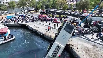 DENİZE DÜŞEN OTOBÜS 6 SAAT SONRA BÖYLE ÇIKARILDI