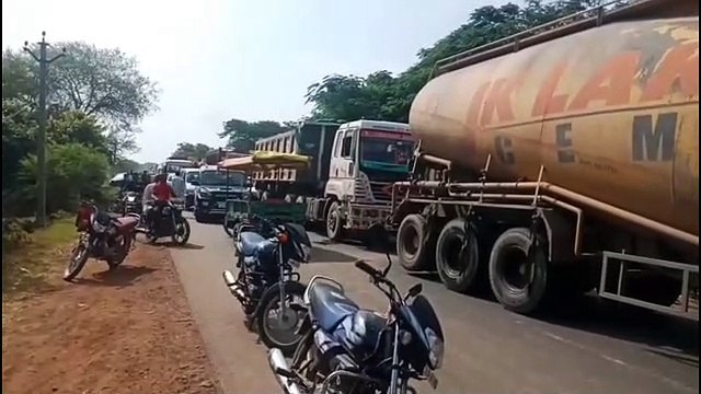 दंपति को कार ने मारी टक्कर, दोनों को किया उदयपुर रेफर, नेशनल हाइवे को किया जाम
