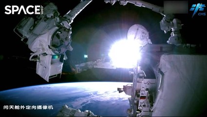 Скачать видео: Chinese Space Station's Robotic Arm On-Orbit