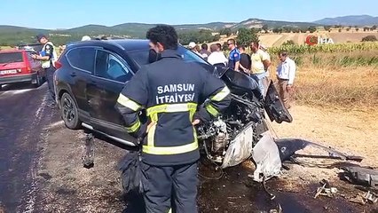 Samsun'da kafa kafaya çarpışan araçlarda 6 kişi yaralandı