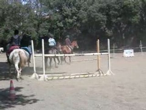 Vive le trot sans étriers xD