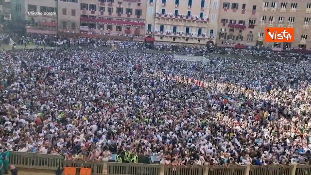 Palio di Siena, ecco Piazza del Campo strapiena prima della corsa