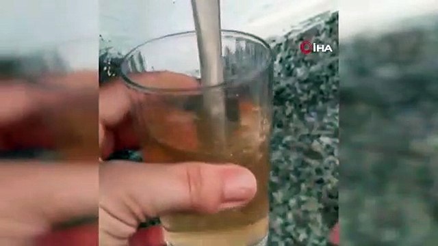 Au lieu d'eau, la boue coule des robinets de Karkamış.