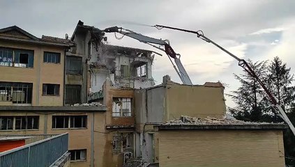 Iniziata la demolizione del liceo Raffaello