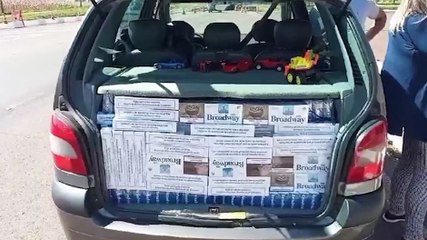 PRF flagra criança sendo transportada em carro recheado de cigarros no Paraná